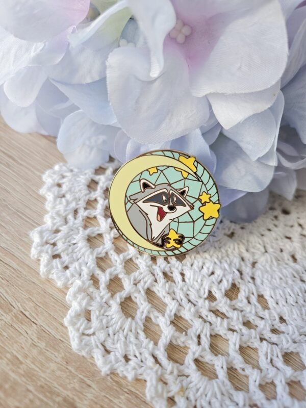 Pins raton laveur inspiré d’un personnage de dessin animé