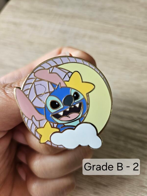 Pins alien bleu inspiré d’un personnage de dessin animé