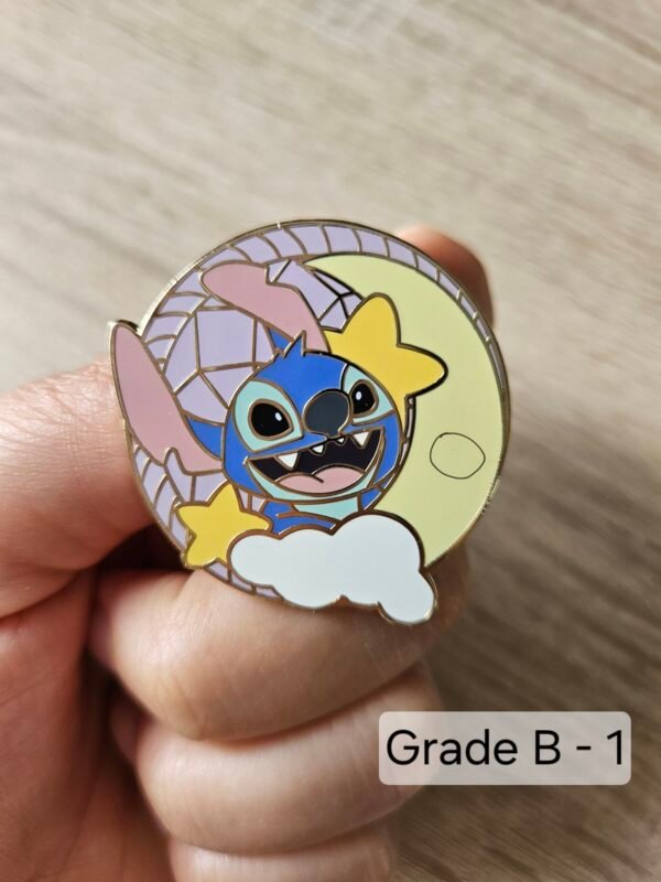 Pins alien bleu inspiré d’un personnage de dessin animé